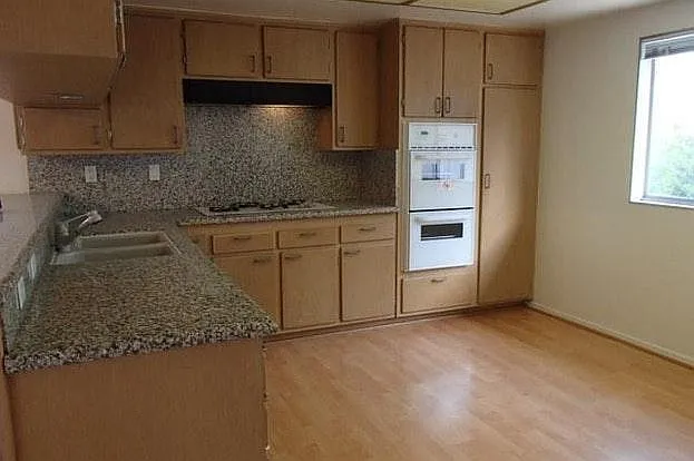 4808 La Villa Marina #J — Photo 5