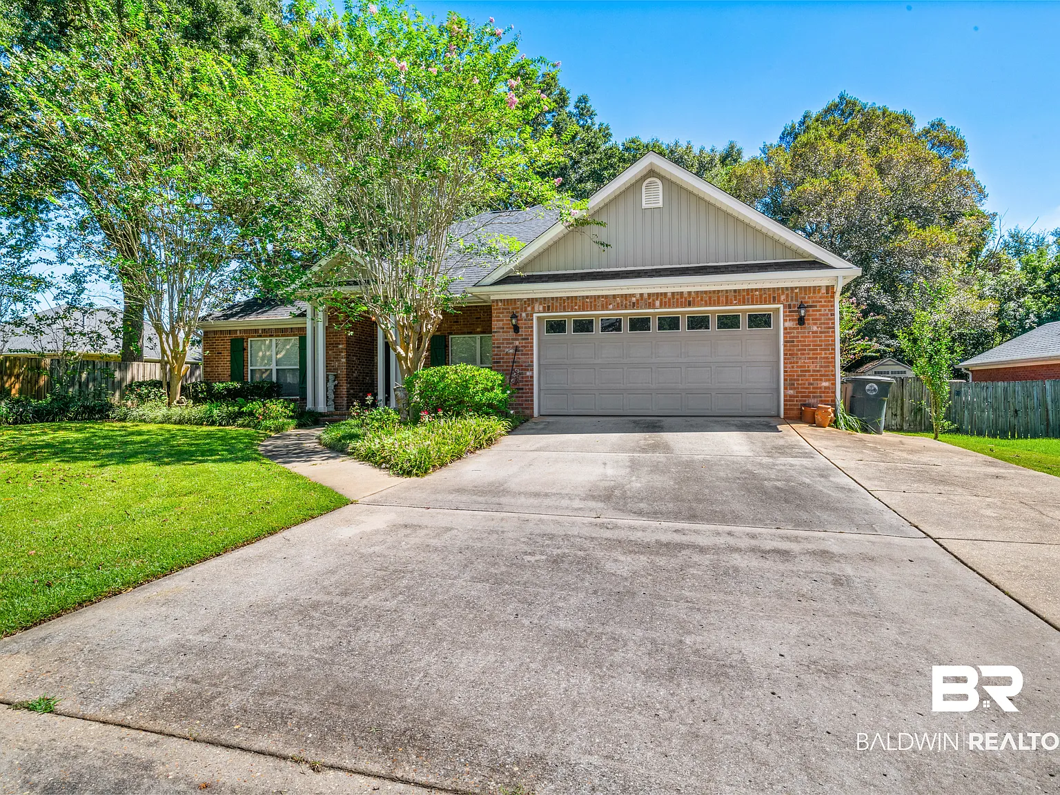 4 bed, 2.0 bath, 2065 sqft, $2,400 — Photo 2