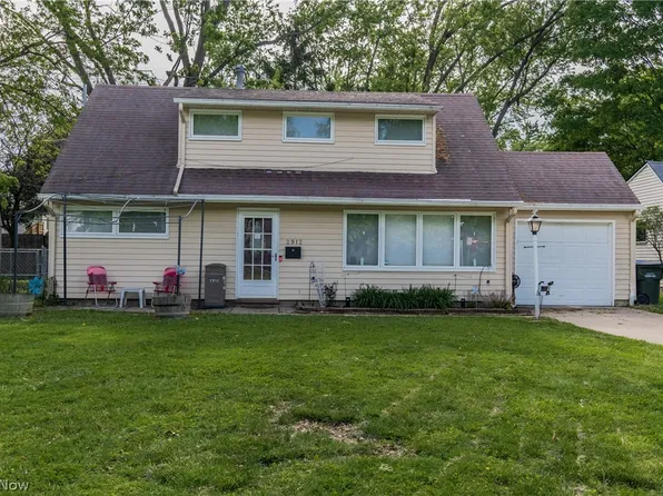 2912 Prange Dr, Cuyahoga Falls, OH 44223