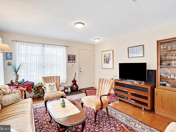 4th image of 145 Palomino Way #221