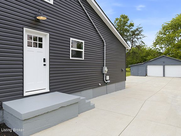 5th image of 203 Abbott St