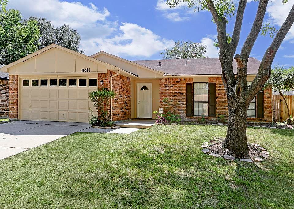 1st image of 8611 Lakeside Forest Dr