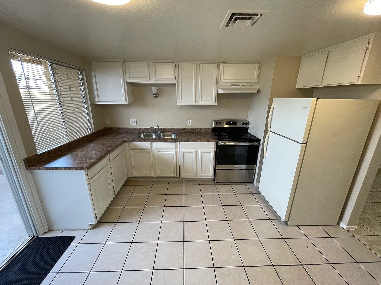 7526 W Glenn Dr — Photo 4