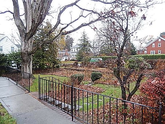4th image of 304 Hemlock Dr SW