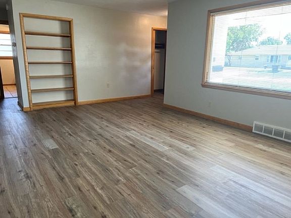 5th image of 3021 Wright Ave