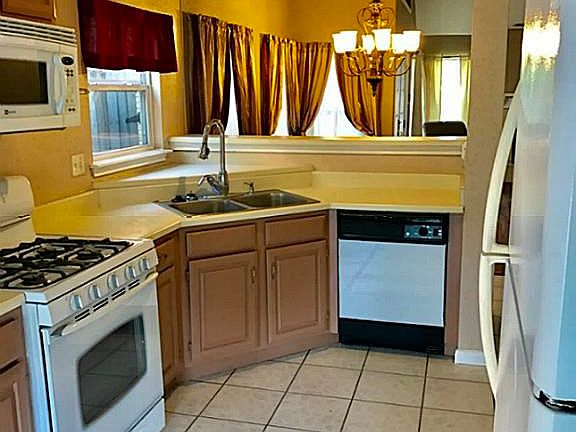 4th image of 11727 Meadowchase Dr