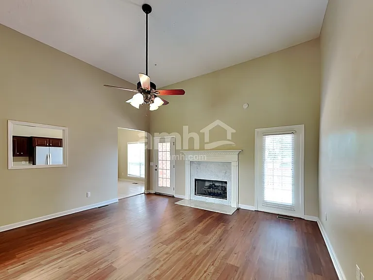 210 Fox Hunt Ln — Photo 7