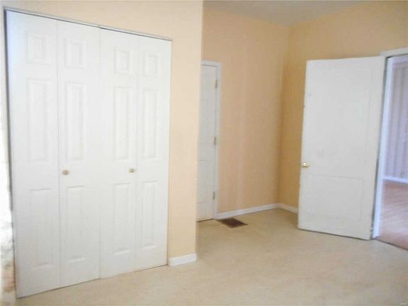 3rd image of 2816 Pershing Blvd
