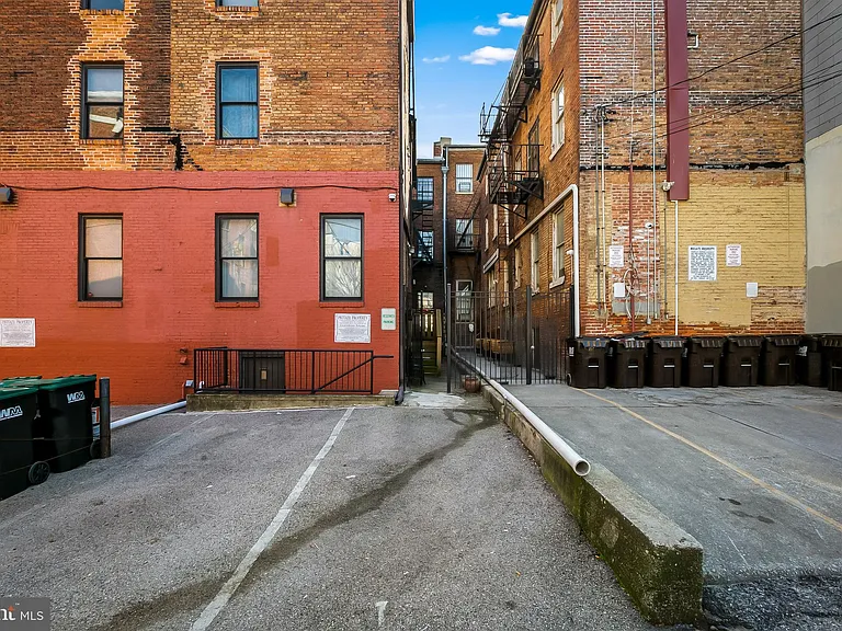18 E Madison St #4 — Photo 37