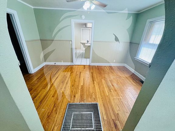 3rd image of 1507 Main St