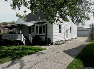 279 Mapleview Dr, Tonawanda, NY 14150