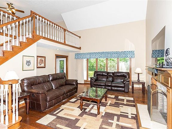 2nd image of 3359 Louise Ave