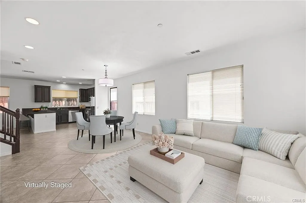 4 bed, 2.5 bath, 2180 sqft, $3,700 — Photo 3