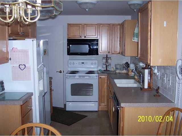 2nd image of 32 Woodcrest Cir