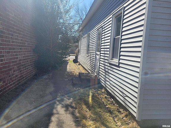 2nd image of 905 W Monroe St