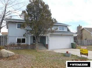 1017 Laredo Dr, Douglas, WY 82633