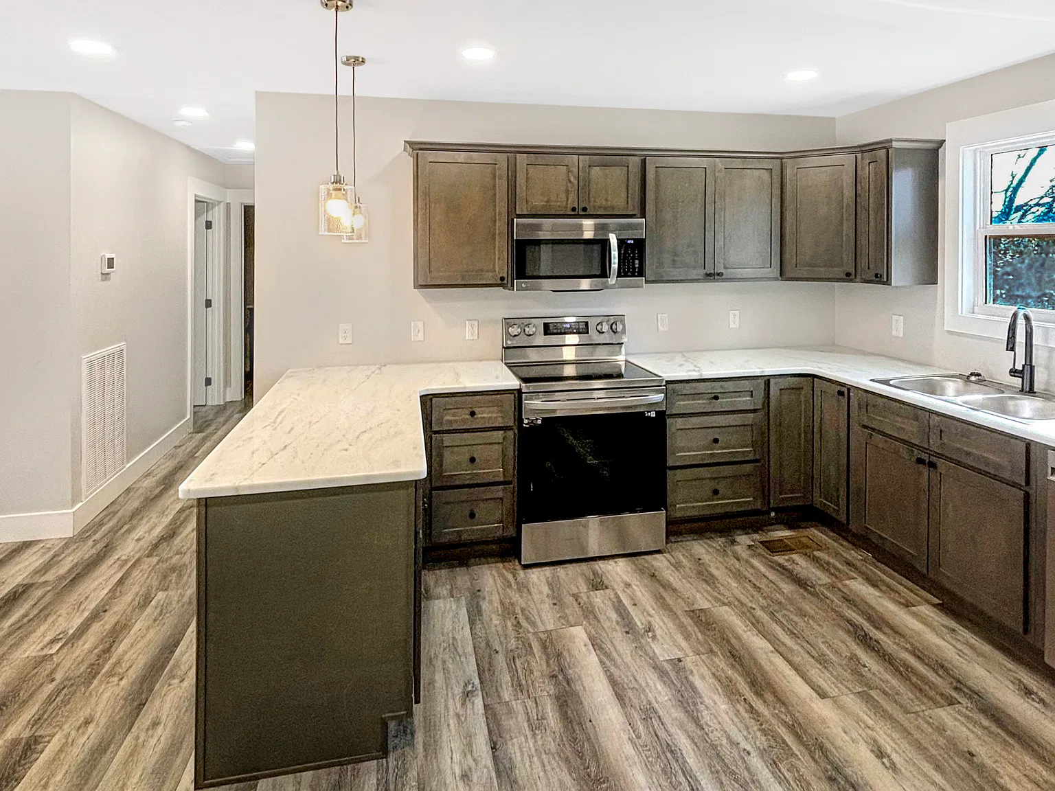 2 bed, 950 sqft, $1,250 — Photo 4