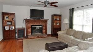 5th image of 118 Bishop Dr