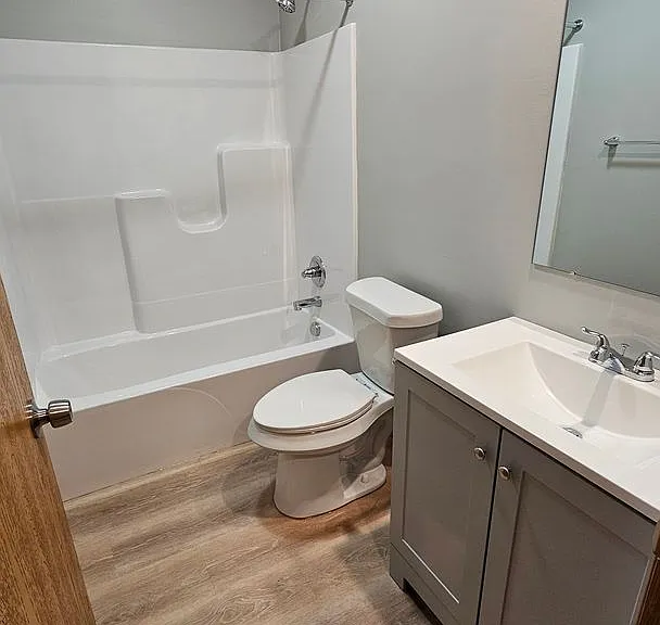 102 Benton St N — Photo 9