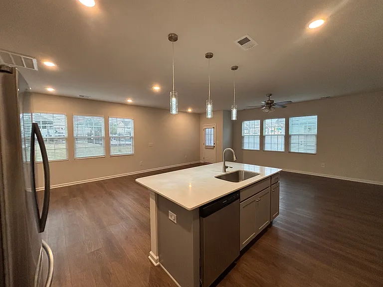 15733 Country House St — Photo 36