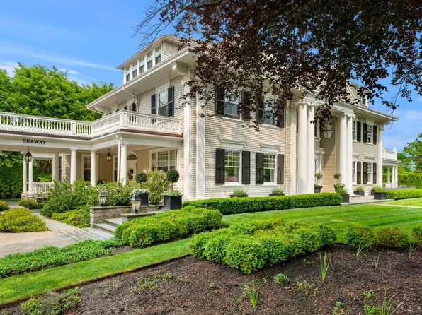 4 Cobb Ave, Manchester, MA 01944