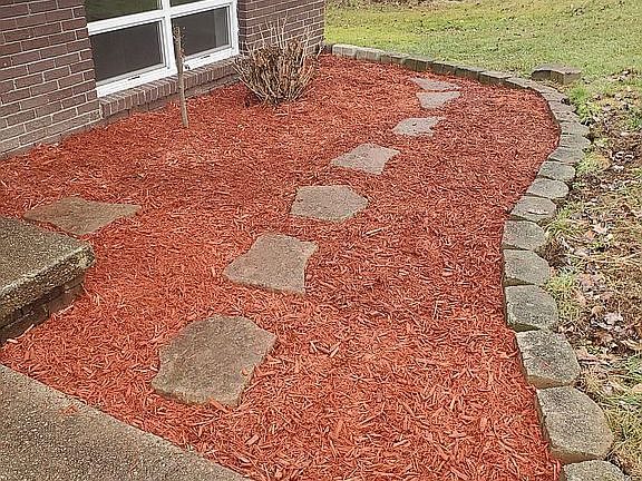 4th image of 7 Barberry Ln