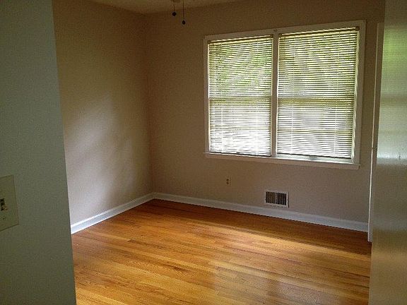 3rd image of 2710 Idlewood Dr
