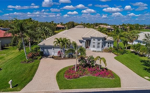 3rd image of 20233 Country Club Dr
