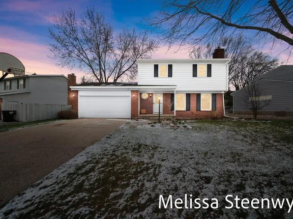 2091 Fawnwood Dr SE, Kentwood, MI 49508