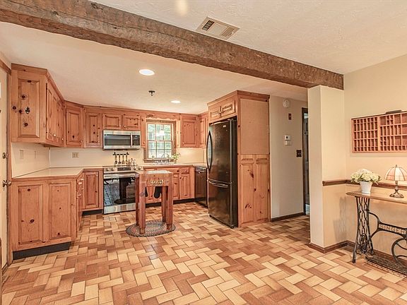 3rd image of 1115 Forest St