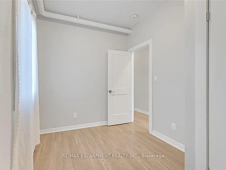 657 Barton St E #302 — Photo 21