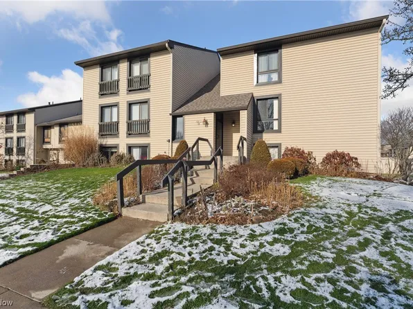 6280 Greenwood Pkwy APT 401, Northfield, OH 44067