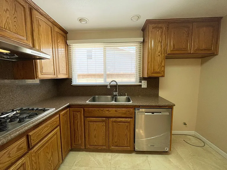 23370 Schoolcraft St — Photo 30