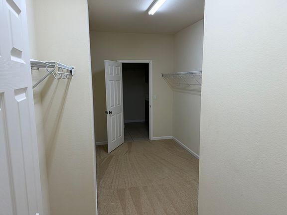 4th image of 1427 Wyndham Ln