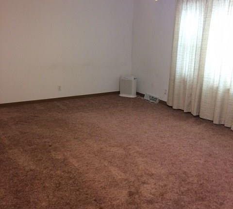 4th image of 210 NE Pine Ln