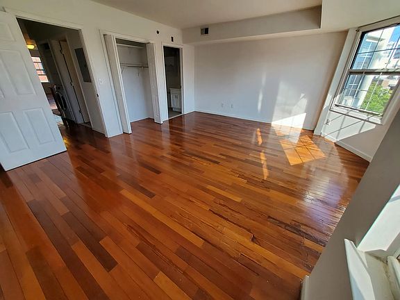 5th image of 1118 Buttonwood St #C