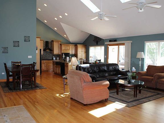3rd image of 5785 Hearthside Dr