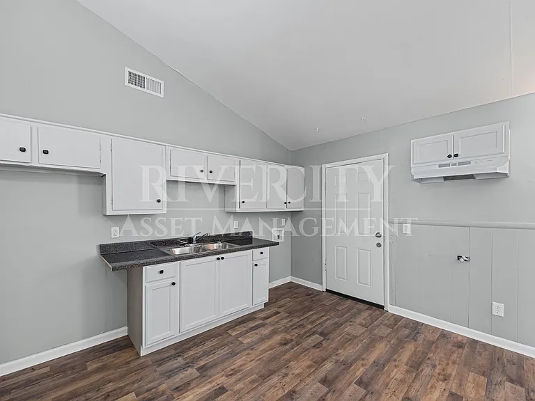 3520 Pueblo Ave — Photo 8
