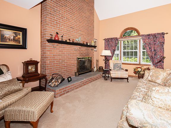 5th image of 35 Woodbury Hill #35