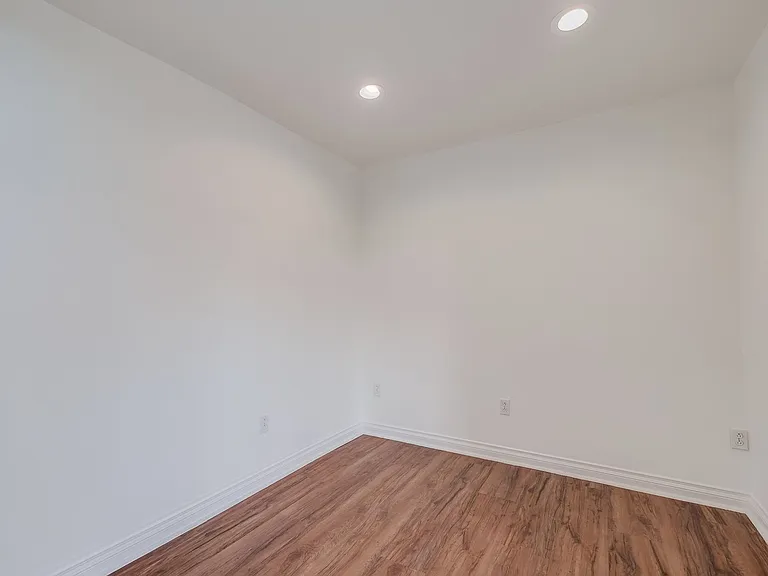 1221 N Bronson Ave — Photo 26