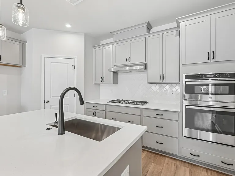 606 Brackenberry Aly — Photo 2