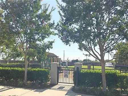 3 bed, 3.5 bath, 1744 sqft, $3,700 — Photo 4