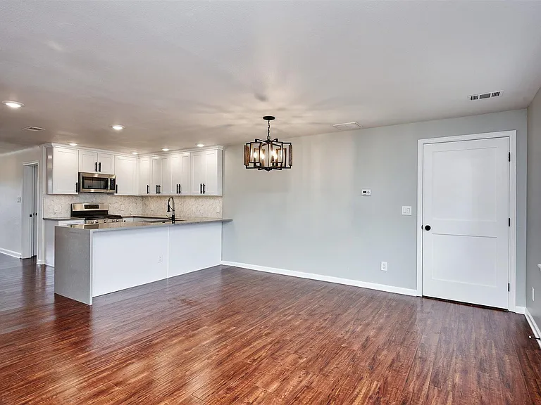 2610 N Cook St — Photo 12