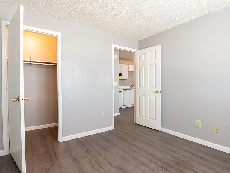 Brookside Apartments — Photo 12