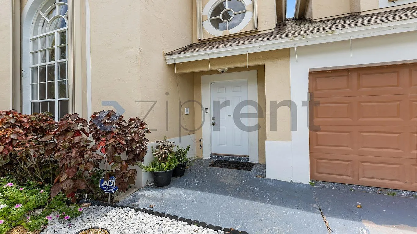 4 bed, 2296 sqft, $3,425 — Photo 4