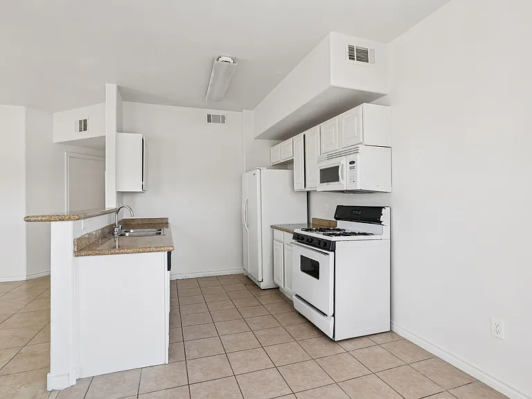 Sunrise Park Condominiums — Photo 11