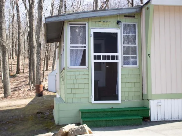 5 Hillside Dr, Burrillville, RI 02839