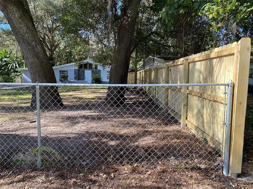 4 bed, 2.0 bath, 1840 sqft, $2,400 — Photo 3
