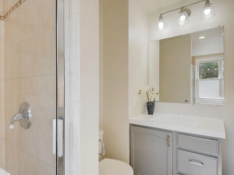 5952 N Lydell Ave — Photo 9
