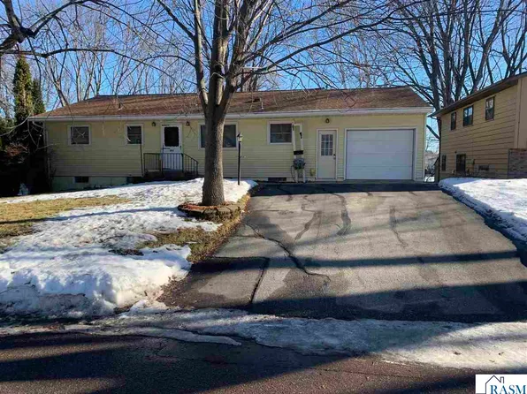 205 Lakeview Dr, Eagle Lake, MN 56024